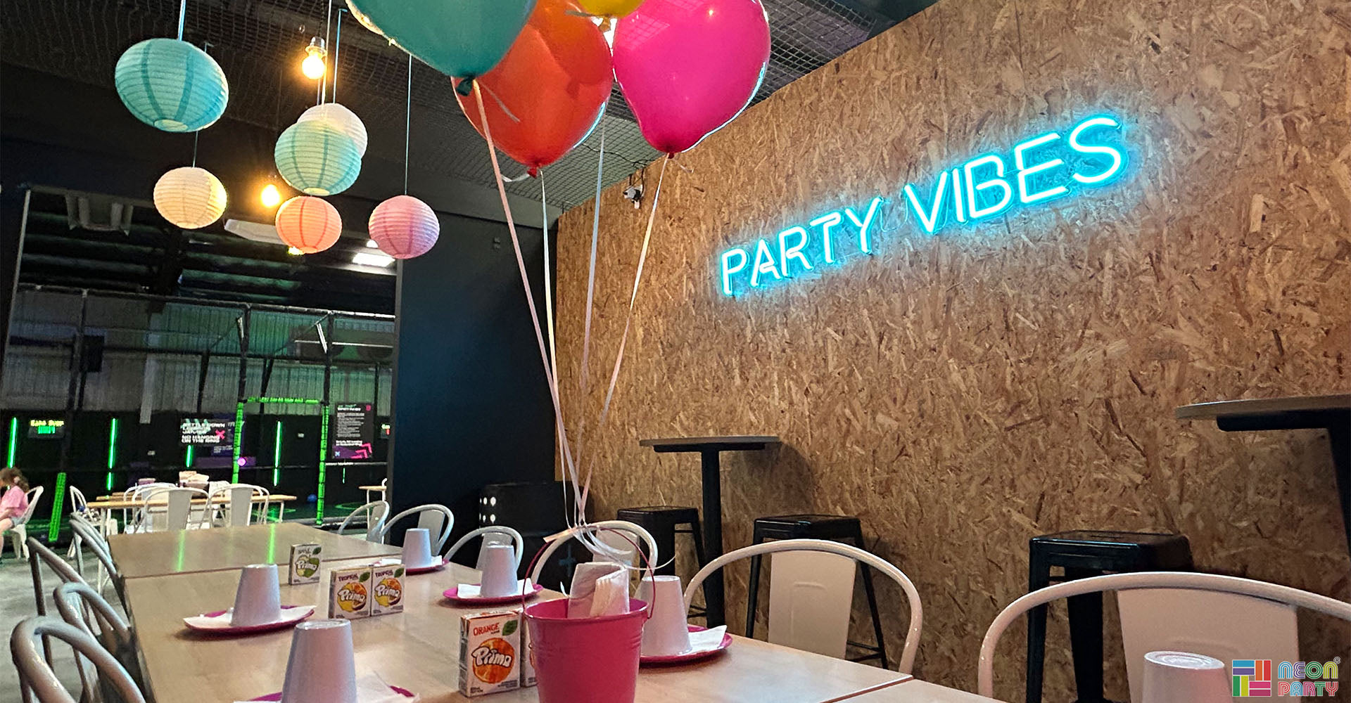 Neonparty® UK_ Party Time Neon Art Light Up Trampoline park